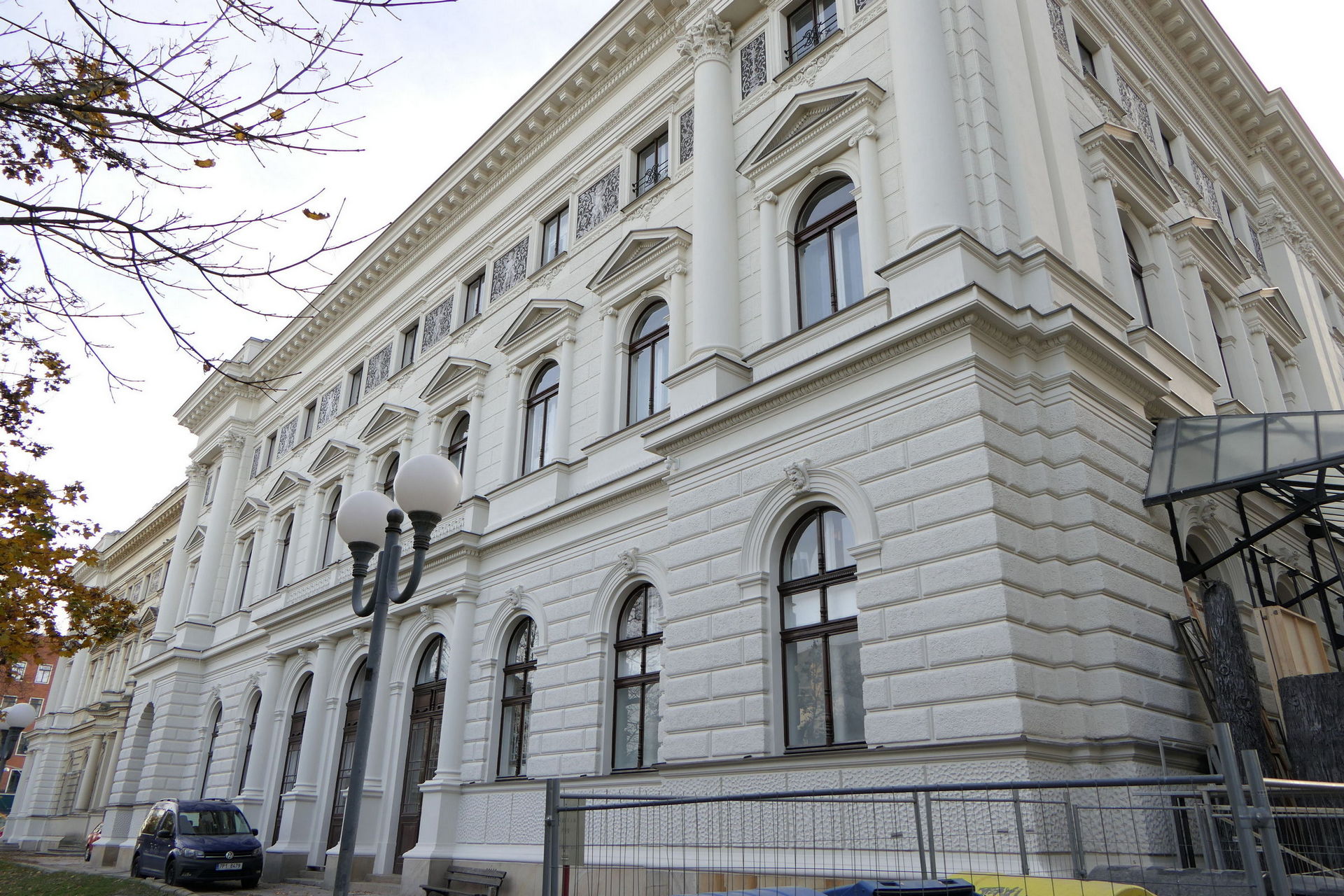 Mahenovo divadlo – detail po opravě fasády